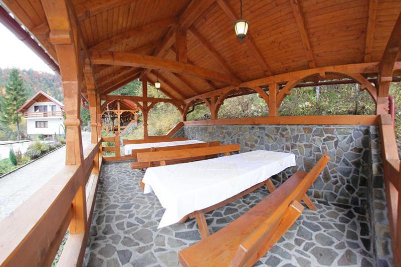 Hotel Paltinis Statjunea Borsa Ngoại thất bức ảnh